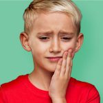 Crianças estão sofrendo, cada vez mais cedo, com dores causadas pelo ranger dos dentes