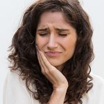 Como prevenir o bruxismo, ranger dos dentes e dores na articulação da boca?